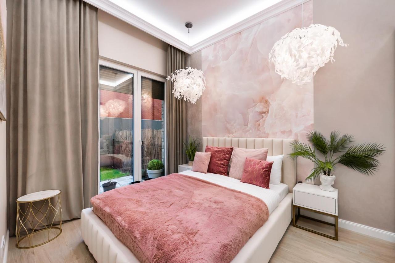New Praga Ladies' & Gentlemen'S Apartments Warschau Buitenkant foto